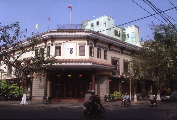 Nhà hát Tuồng Nguyễn Hiển Dĩnh.