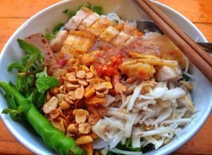 du khach lung suc nhung quan minh trong hem tai da-nang b