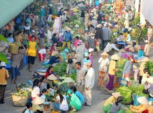 5-khu-cho-nhat-dinh-phai-ghe-khi-den-da-nang-thumb